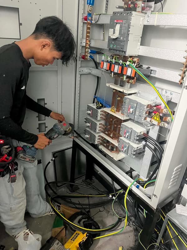 รื้อระบบไฟจัดตู้ใหม่